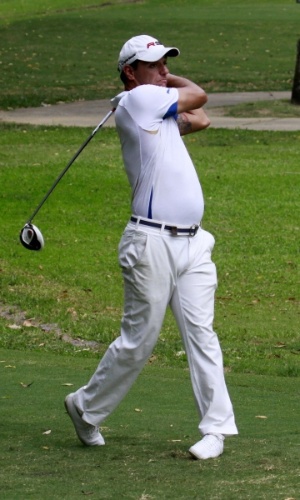 13.abr.2013 - Rodrigo Lombardi joga golf em clube na zona oeste do Rio de Janeiro