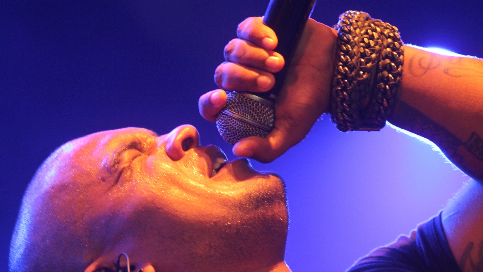 13.abr.2013 - Rodriguinho foi o último a se apresentar no palco Bangu do Viradão Carioca, no Rio; cantor estava acima do peso - Cassiano de Sousa/UOL