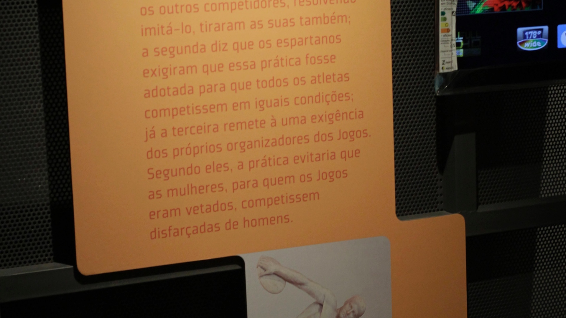 Detalhe da mostra: preocupação em explicar o lado inusitado dos Jogos Olímpicos - Fernando Donasci/UOL