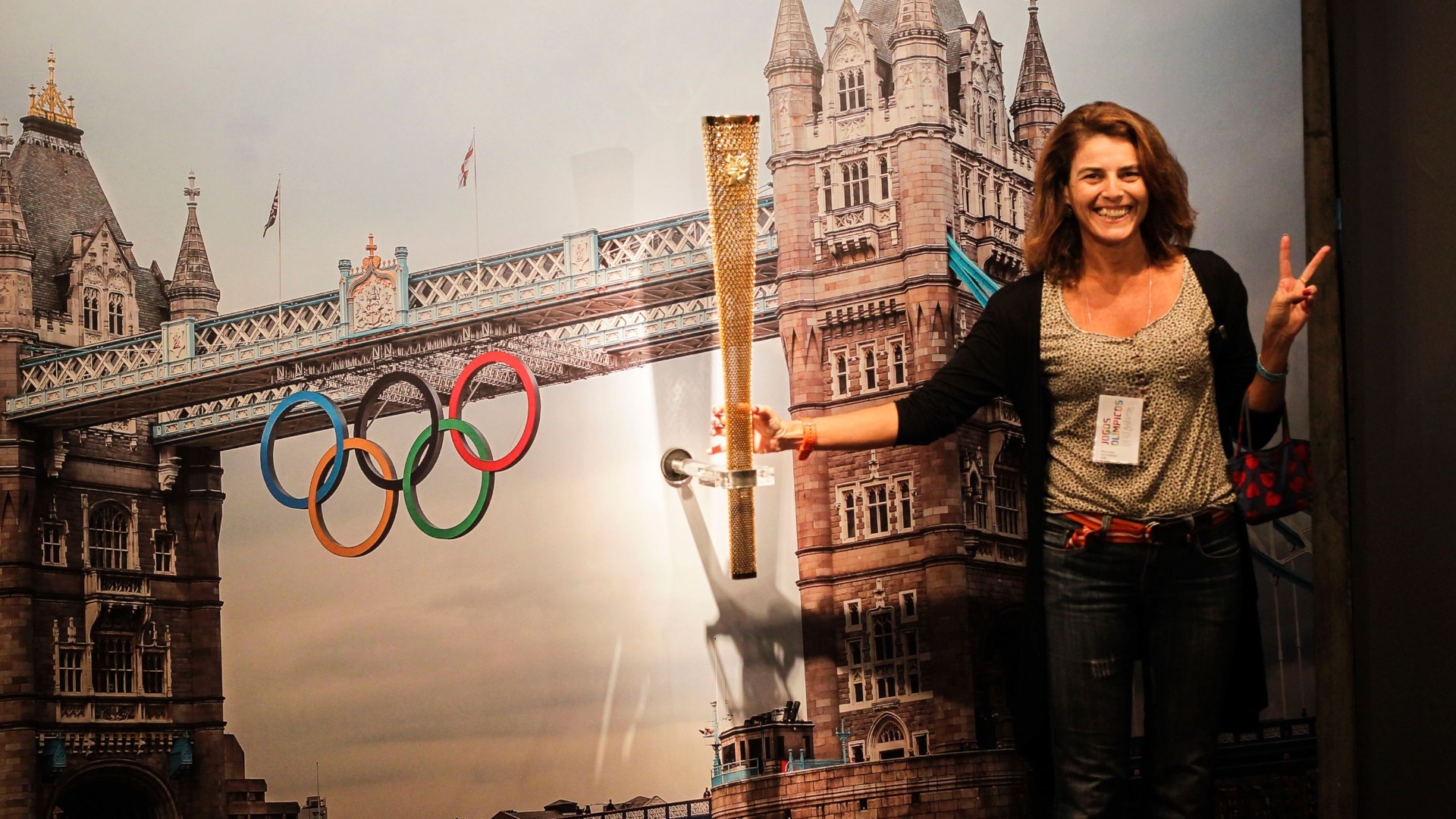 Uma das atrações é a chance de tirar uma foto com a tocha olímpica de Londres-2012 - Fernando Donasci/UOL