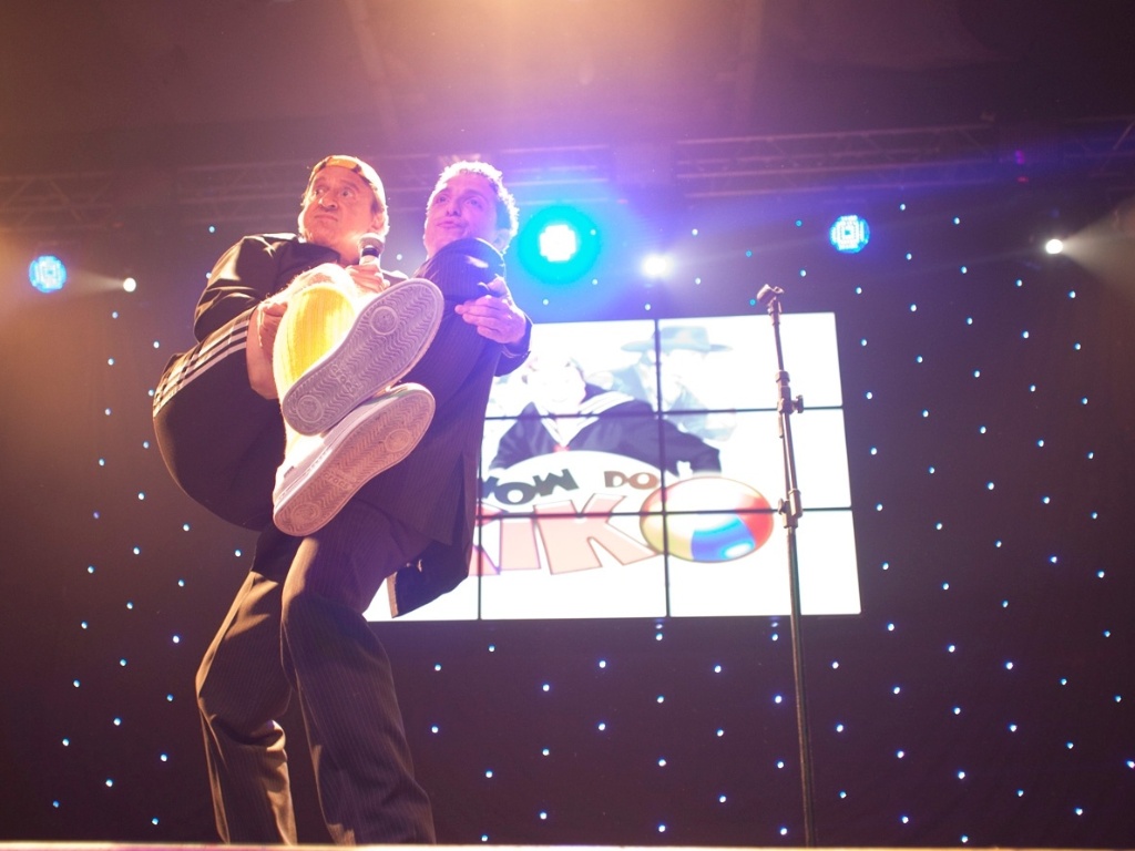 14.abr.2013 - Depois de participar do "Domingo Legal" do SBT, o ator mexicano Carlos Villagrán, que ficou conhecido por interpretar o personagem Kiko da série "Chaves", fez o primeiro e último show "Buchechas de Buldogue Velho" em São Paulo - Fabiano Cerchiari/UOL