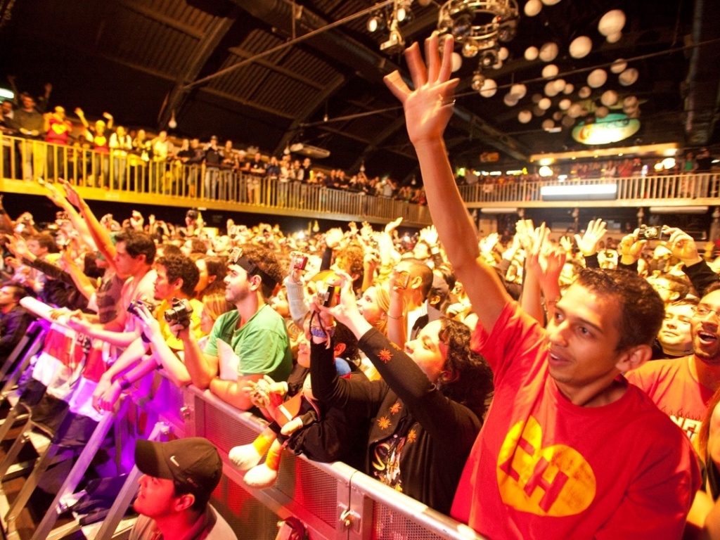 14.abr.2013 - Fãs da série "Chaves" comparecem ao show do personagem Kiko em São Paulo - Fabiano Cerchiari/UOL