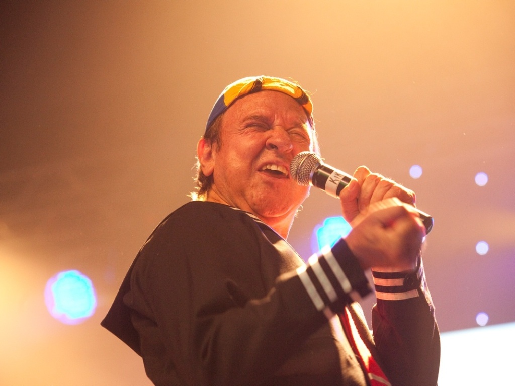 14.abr.2013 - O ator mexicano Carlos Villagrán, que ficou conhecido por interpretar o personagem Kiko da série "Chaves", fez o primeiro e último show "Buchechas de Buldogue Velho" em São Paulo - Fabiano Cerchiari/UOL