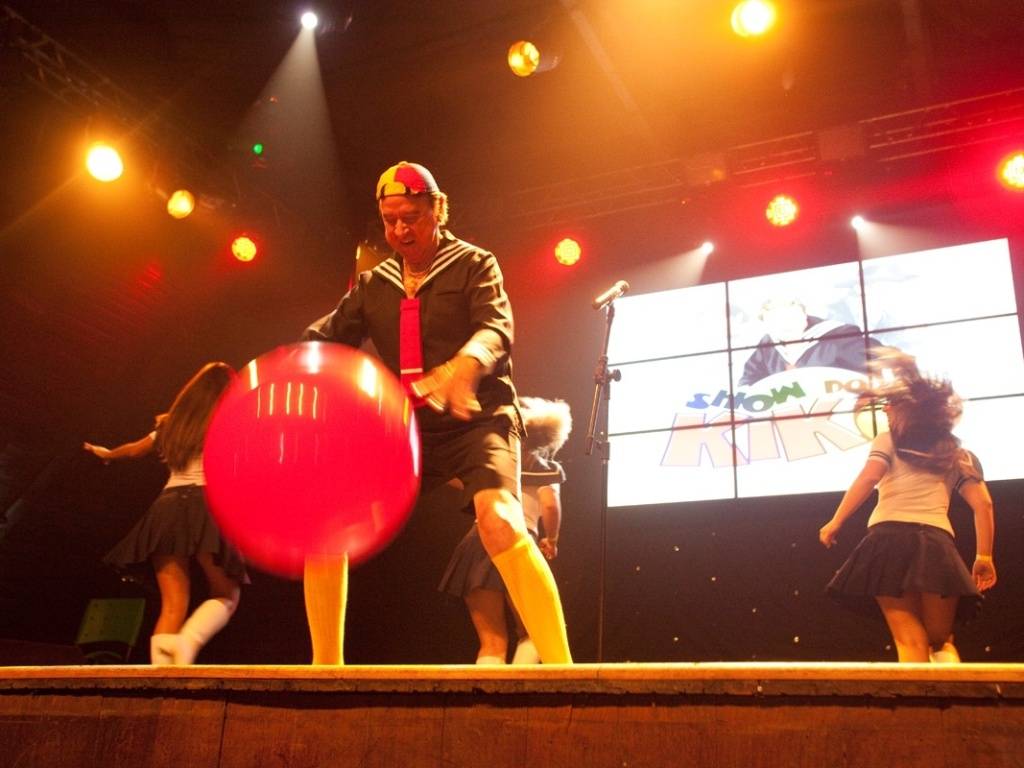 14.abr.2013 - O ator mexicano Carlos Villagrán, que ficou conhecido por interpretar o personagem Kiko da série "Chaves", fez o primeiro e último show "Buchechas de Buldogue Velho" em São Paulo - Fabiano Cerchiari/UOL