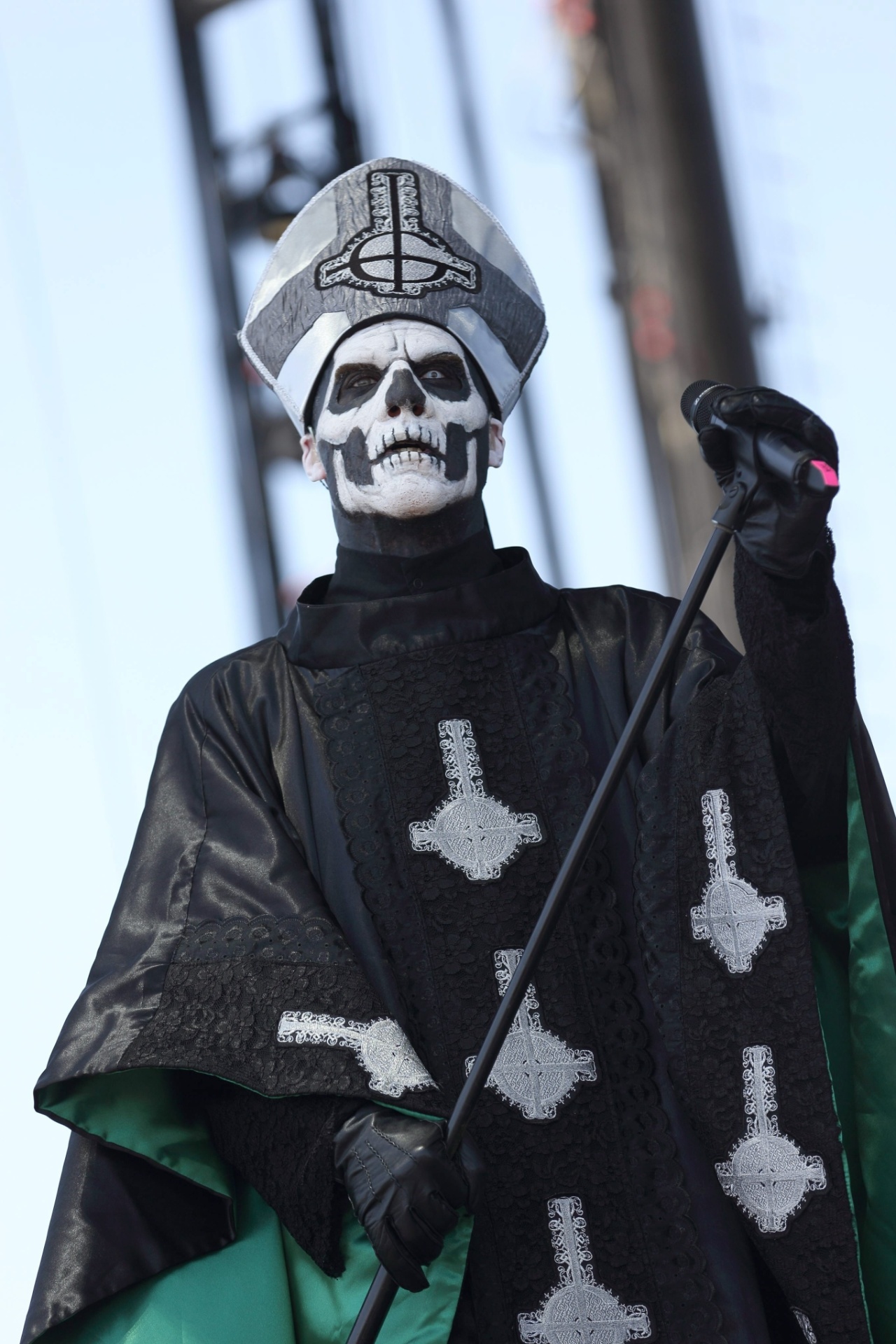 14.abr.2013 - Papa Emeritus da banda sueca de heavy metal Ghost BC se apresenta no terceiro dia do Coachella Music and Arts Festival em Indio, na Califórnia - Steven C. Mitchell/EFE/EPA