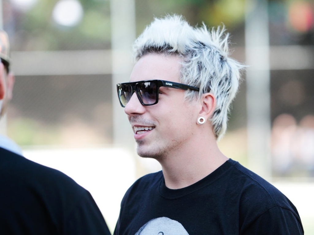 15.abr.2013 - Di Ferrero participa da gravação do primeiro dia do Rockgol, programa da MTV em que vários artistas jogam futebol, no São Paulo Athletic Club, em São Paulo. - Foto Rio News