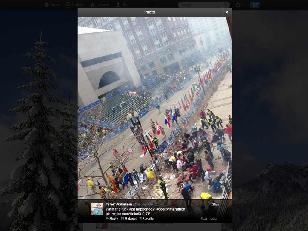 15.abr.2013 - Explosões na maratona de Boston deixam espectadores feridos - Reprodução/Twitter
