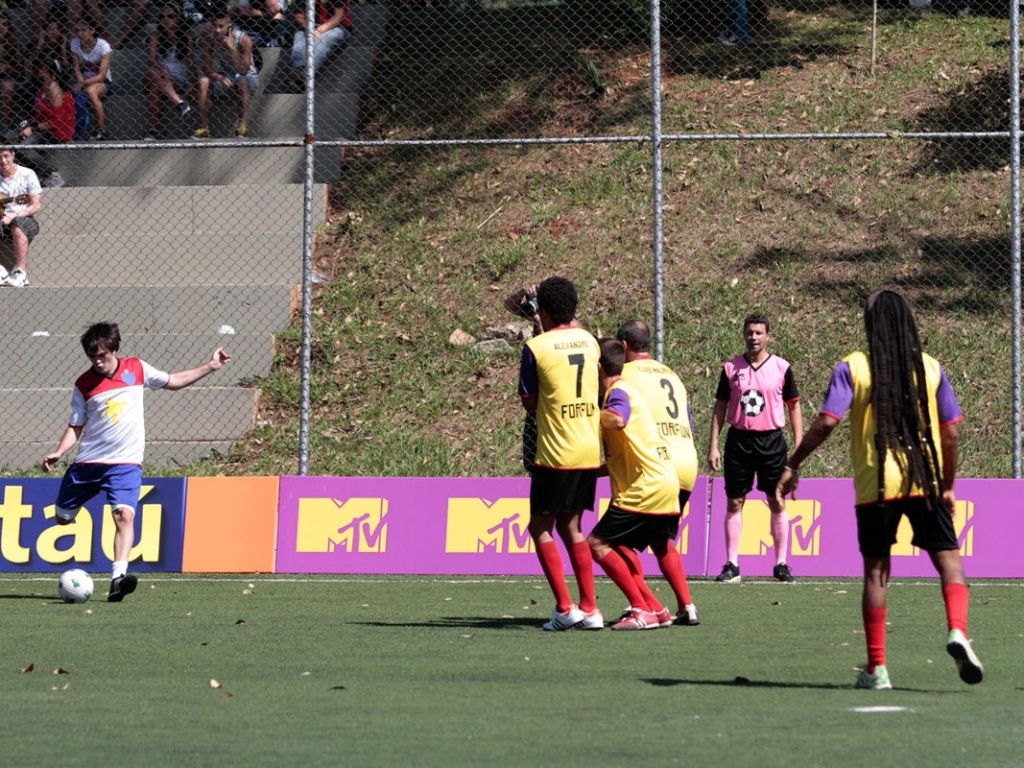 15.abr.2013 - Gravação do primeiro dia do Rockgol, programa da MTV em que vários artistas jogam futebol e competem entre si, no São Paulo Athletic Club, em São Paulo. - Foto Rio News