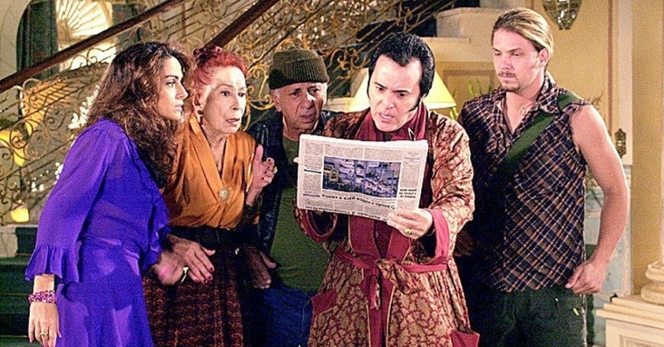 2002: Cleyde Yáconis (2ª à esq.) grava a novela "As Filhas da Mãe" com Flávio Migliaccio e Tony Ramos - Divulgação/Globo