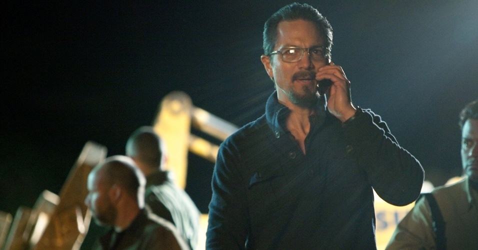 Cena do filme "O Acordo", estrelado por Dwayne Johnson (The Rock) e Susan Sarandon. O longa acompanha um pai que lamenta a prisão por filho por envolvimento com drogas. Para reduzir a sentença de dez anos, o pai concorda em se infiltrar em um cartel de narcotraficantes. O roteiro é baseado na história real de James Settembrino, que teve seu caso revelado no programa "Frontline", da TV PBS - Divulgação / Playarte