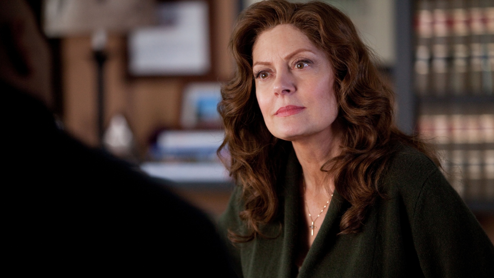 Cena do filme "O Acordo", estrelado por Dwayne Johnson (The Rock) e Susan Sarandon. O longa acompanha um pai que lamenta a prisão por filho por envolvimento com drogas. Para reduzir a sentença de dez anos, o pai concorda em se infiltrar em um cartel de narcotraficantes. O roteiro é baseado na história real de James Settembrino, que teve seu caso revelado no programa "Frontline", da TV PBS - Divulgação / Playarte