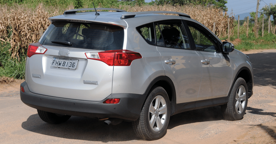 Flagrante Toyota Rav4 2014 - Murilo Góes/UOL