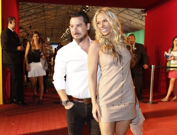 16.abr.2013 - Adriane Galisteu acompanhou o marido, o empresário da moda Alexandre Iódice, nos desfiles do Fashion Rio