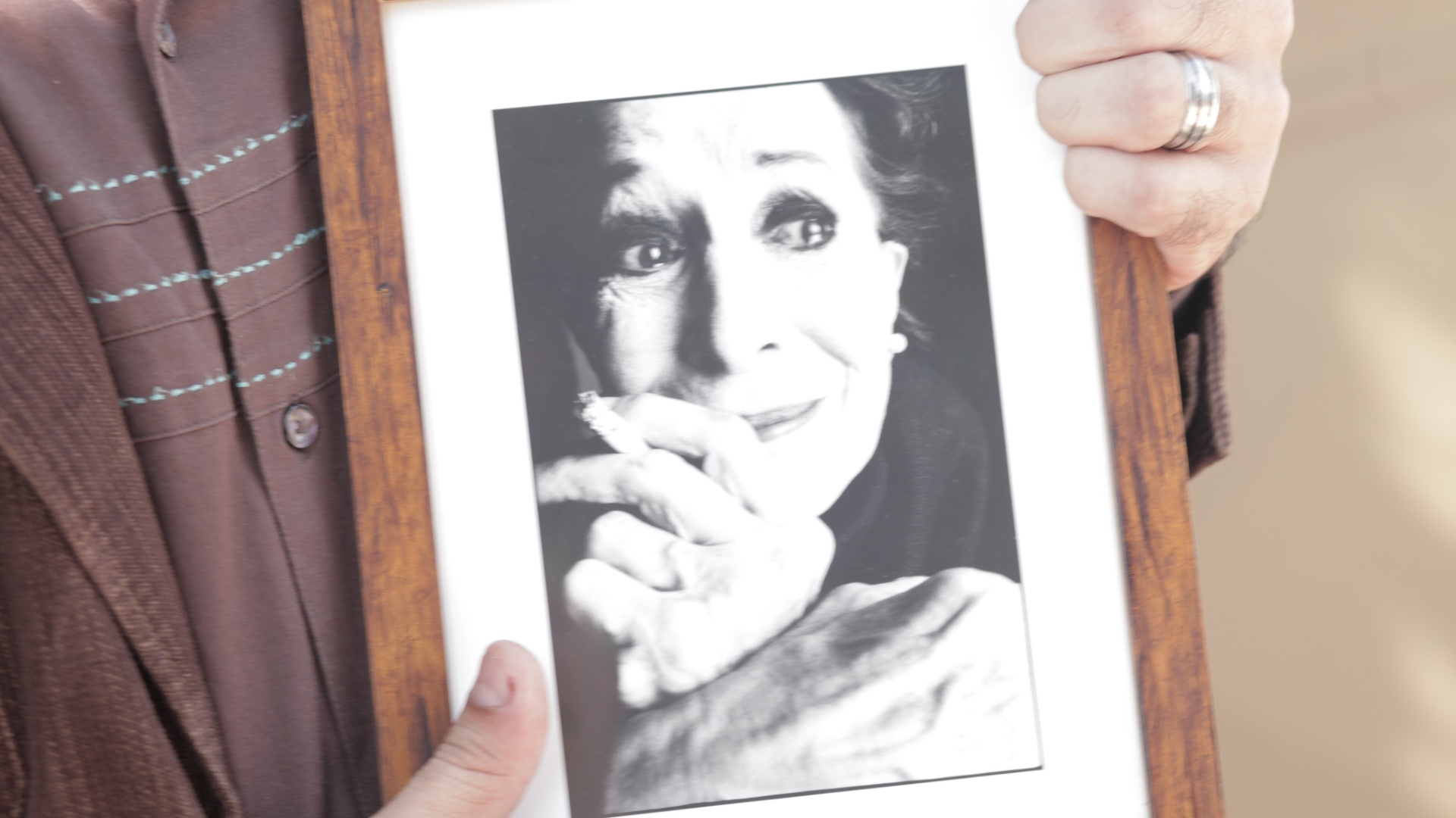 16.abr.2013 - Detalhe do porta-retrato com foto de Cleyde Yáconis durante o velório da atriz nesta terça-feira em Cajamar - Fabiano Cerchiari/UOL