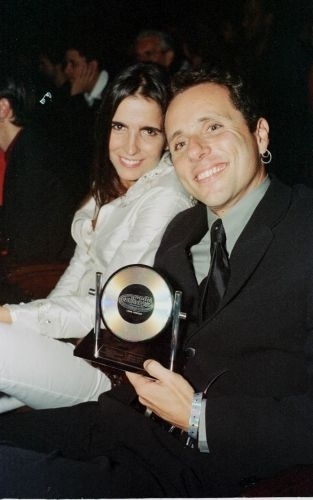 17.mai.2000 - Malu Mader e o marido, o músico e escritor Tony Bellotto, durante a cerimônia de premiação do 7º Prêmio Multishow, no Teatro Municipal do Rio de Janeiro