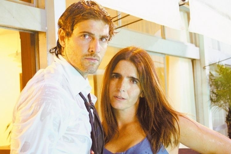 30.ago.2008- Reynaldo Gianecchini e Malu Mader em cena do filme "Sexo com Amor?", de Wolf Maya