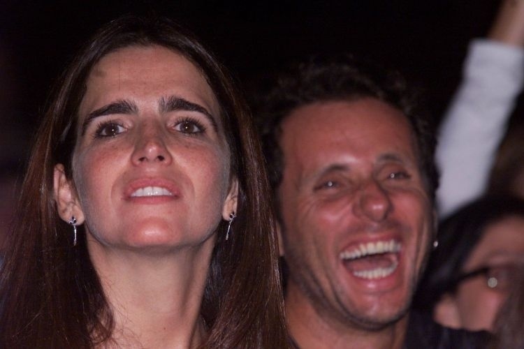 7.nov.2003 - Malu Mader e seu marido, o músico Tony Bellotto, asssistem ao show de Preta Gil no Canecão, no Rio de Janeiro