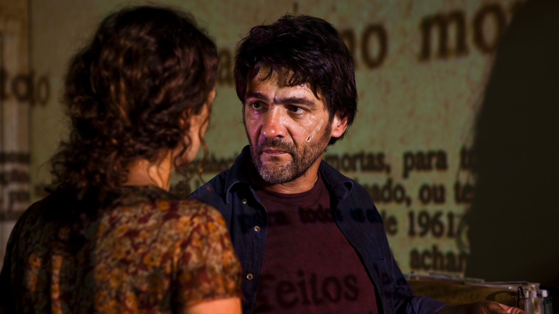 Cena do filme brasileiro "Hoje", estrelado por Denise Fraga em 2011. Lançado em circuito nacional dois anos depois de filmado, o longa mostra a história de uma ex-miitante política que é indenizada pelo governo por conta do desaparecimento do marido durante o período de ditadura militar no Brasil. Mas, para a surpresa da protagonista, justamente quando ela resolve comprar um apartamento com a verba recebida, seu marido reaparece - Divulgação / H2O Films