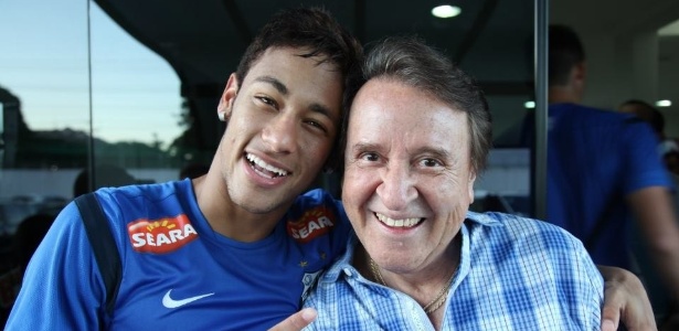 Neymar ao lado de Carlos Villagrán, o Kiko da série Chaves - Helena Passarelli/Site Oficial Neymar Jr