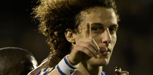 David Luiz comemora após fazer um golaço na partida dcontra o Fulham, pelo Inglês - Dylan Martinez/REUTERS
