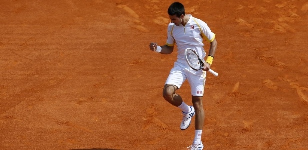  Novak Djokovic vibra após ponto na dura partida contra o russo Mikhail Youzhny - AFP PHOTO/ VALERY HACHE