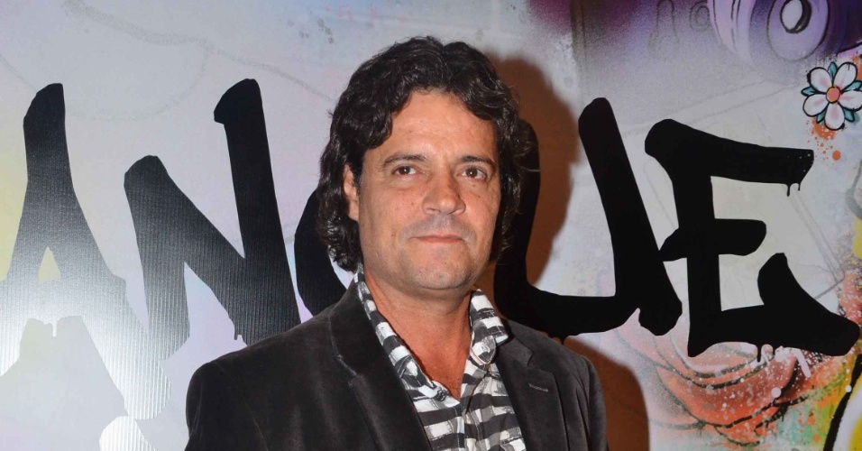 17.abr.2013 - O ator Felipe Camargo chega à festa de lançamento de "Sangue Bom" em São Paulo