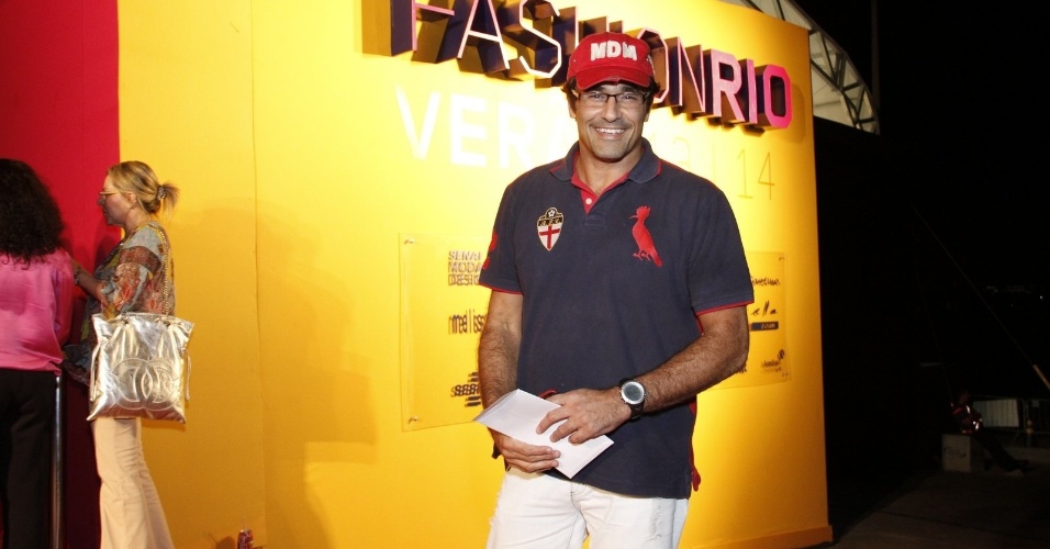 17.abr.2013 - O ator Luciano Szafir prestigia o Fashion Rio Verão 2013 na Marina da Glória, zona sul do Rio
