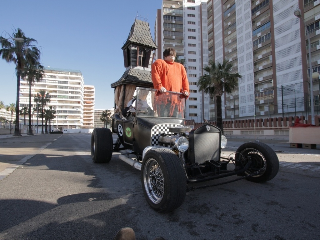 17.abr.2013 - Os Irmãos Pavor e o cupê mal assombrado, personagens do "Corrida Maluca", no set de filmagem de uma nova campanha publicitária brasileira dirigida pelo francês Antoine Bardou-Jacquet - Divulgação/Y&R