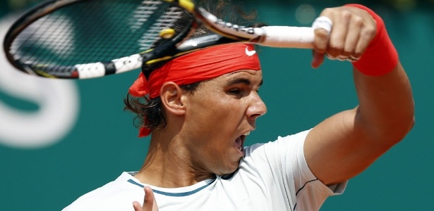 Rafael Nadal grita durante devolução na vitória sobre Marinko Matosevic - AFP PHOTO/ VALERY HACHE