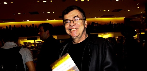 17.abr.2013 - Walcyr Carrasco lança o livro "Juntos Para Sempre" em São Paulo