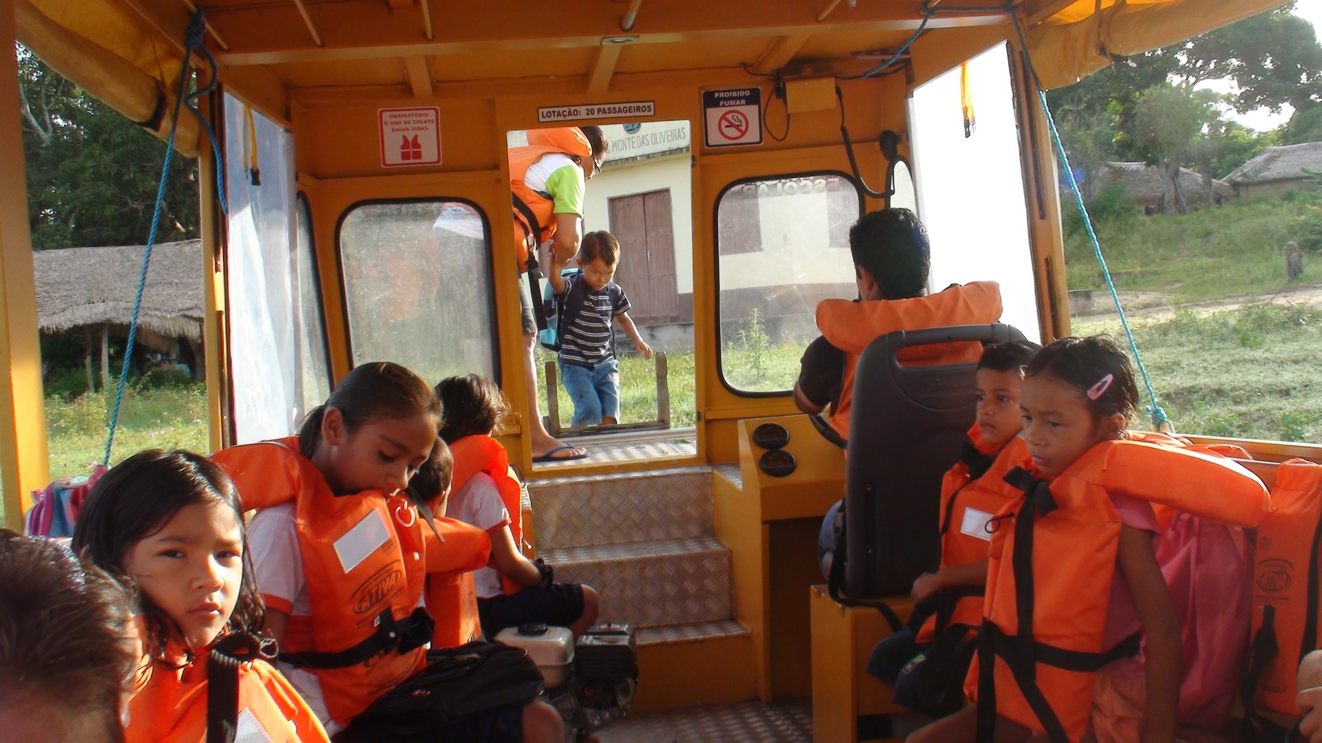 Lancha MEC Santarém comunidade de Arapixuna - Cristiane Capuchinho/UOL