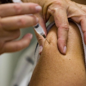 A faixa etária de vacinação contra a hepatite B foi ampliada e agora vai até os 49 anos - Fohapress