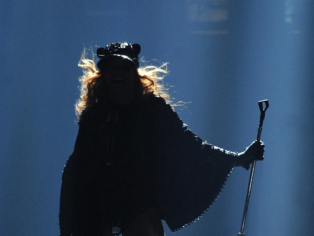 17.abr.2013 - Beyoncé deu o ponta-pé inicial da nova turnê na Sérvia, após longo período longe de shows grandes. A segunda apresentação de "The Mrs. Carter Show" teve como destino a Croácia - Divulgação