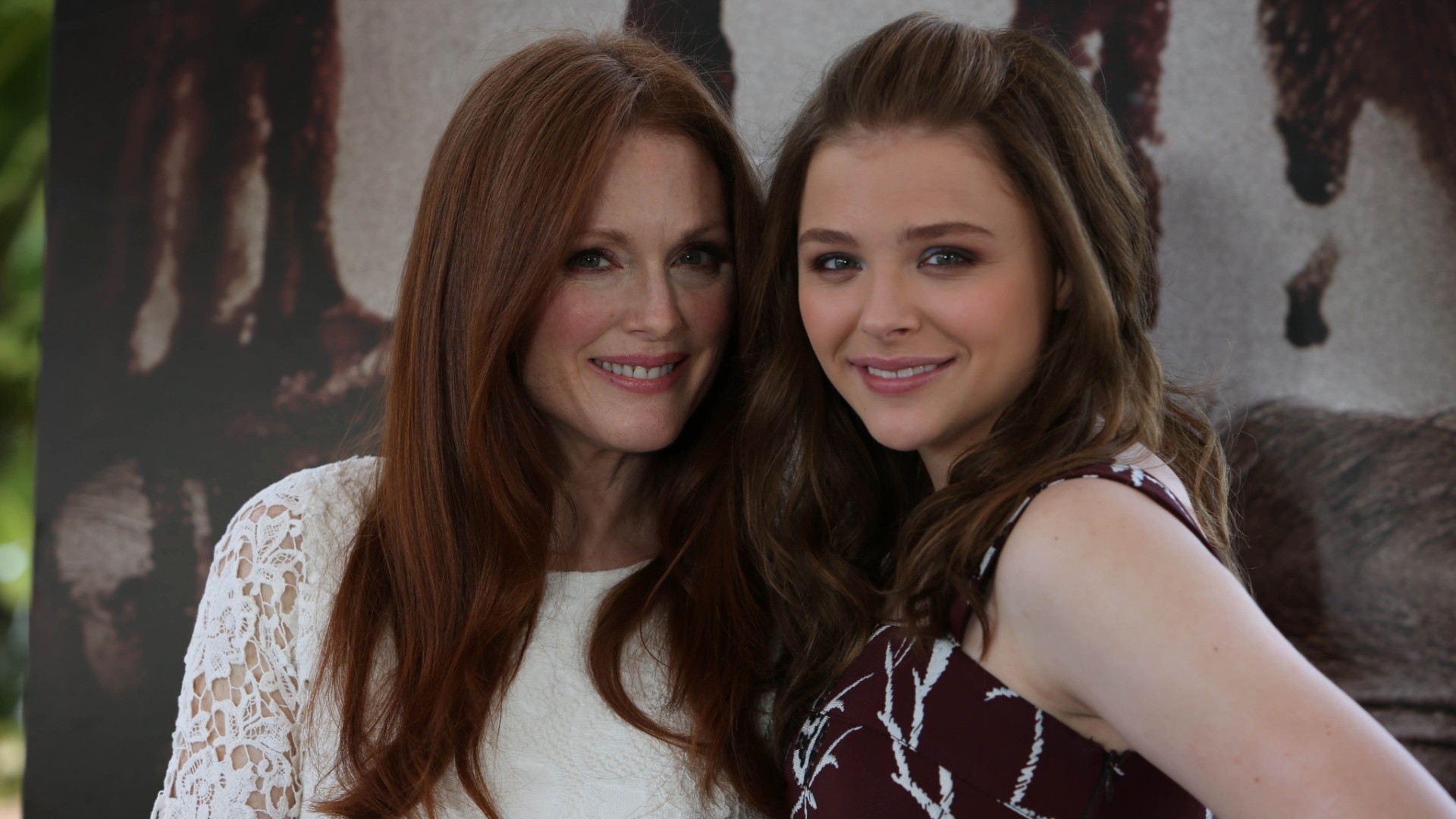 18.abr.2013 - As atrizes Julliane Moore e Chloë Grace Moretz em evento de divulgação de "Carrie", remake do clássico do horror de 1976 de Brian De Palma. O longa será lançado no Brasil em - SPE Inc. / Matt Dames