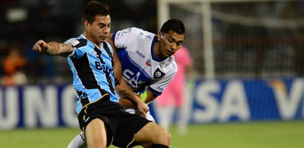Vargas é um dos desfalques do Grêmio para quarta de final do Campeonato Gaúcho - AFP PHOTO/MARTIN BERNETTI