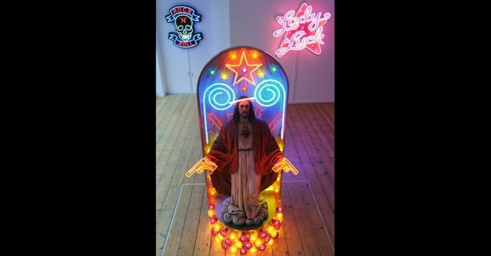 A mostra, que já passou por por várias cidades americanas, reúne obras que tratam do tema céu e inferno - uma metáfora para a inusitada jornada biográfica do artista - BBC