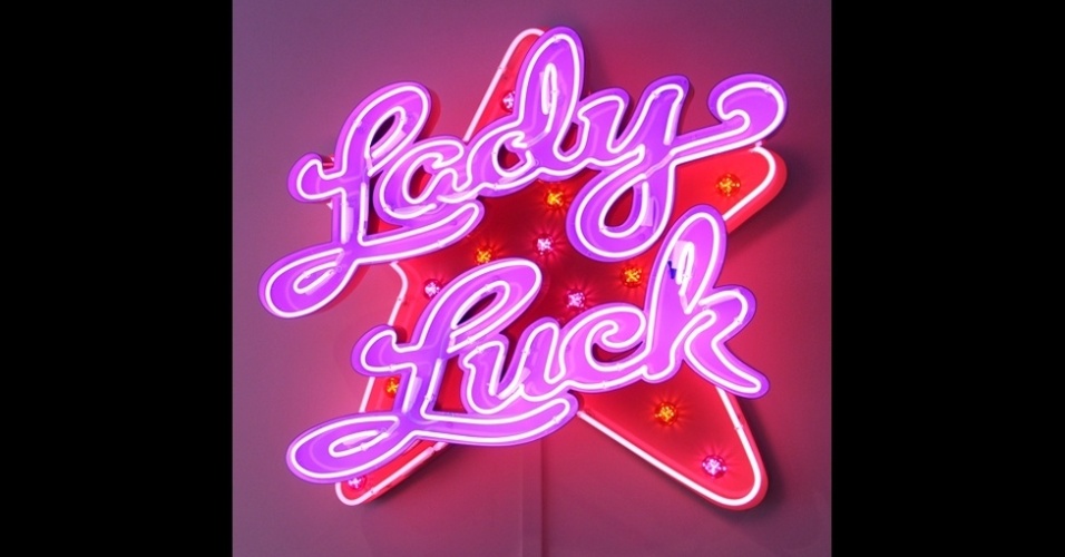 Nesse período, o artista foi procurado pelo diretor de arte Chris Townsend, que o colocou em contato com o mundo do cinema. Bracey começou então a fornecer instalações para filmes como 'Batman', de Tim Burton, 'De Olhos Bem Fechados', de Stanley Kubrick e 'Mona Lisa', de Neil Jordan - BBC