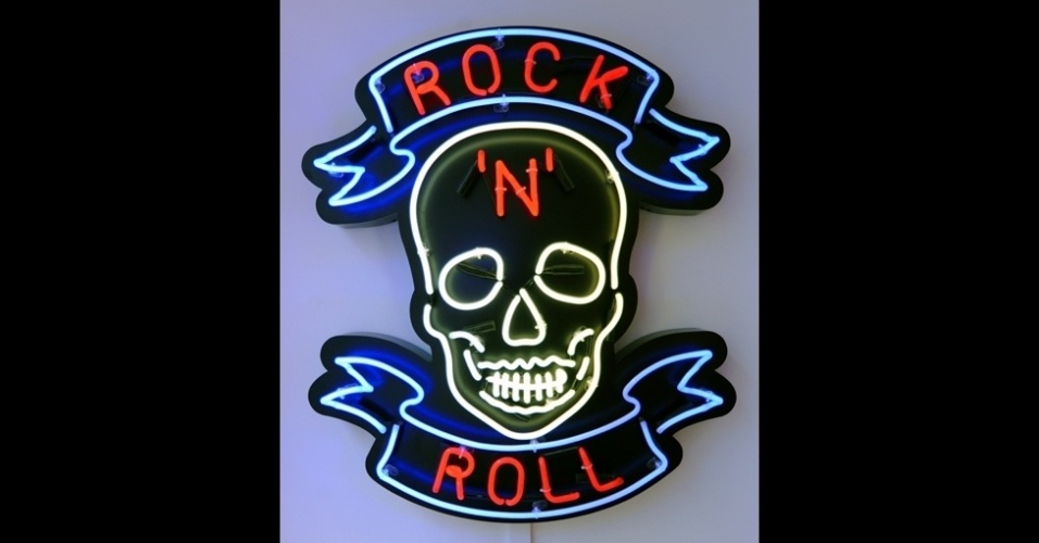 Sua inspiração vem de fontes bastante diversas, como iconografia religiosa, tatuagens, nostalgia e glamour - BBC