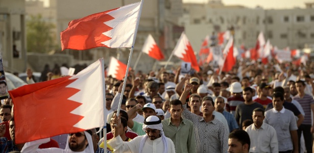 Manifestantes protestam contra a realização do GP do Bahrein de F-1, em Manama - EFE/Mazen Mahdi