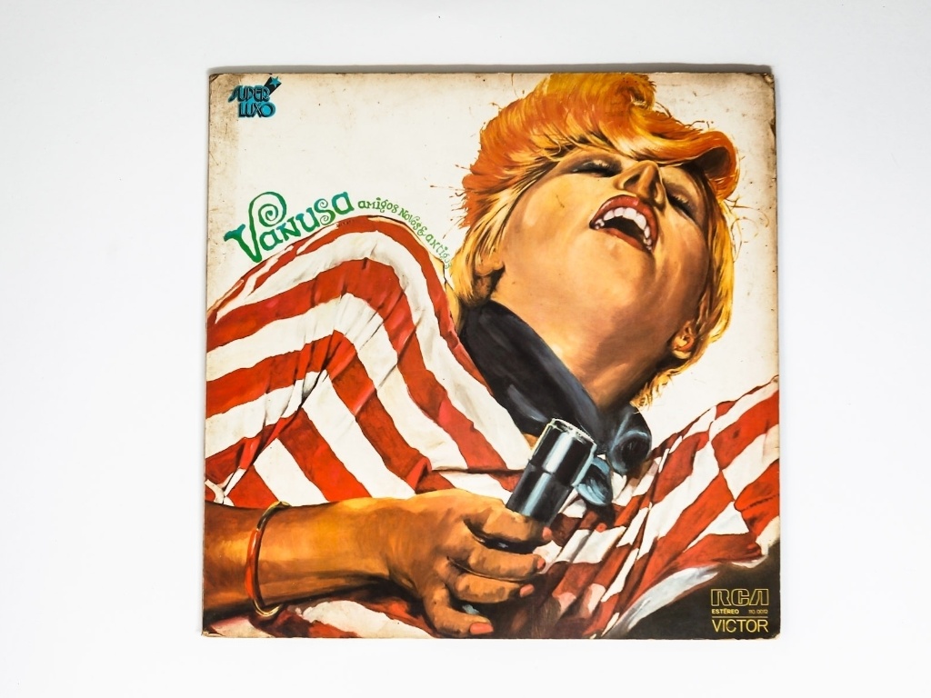 Capa do disco "Amigos Novos & Antigos", da cantora Vanusa - Leandro Moraes/UOL