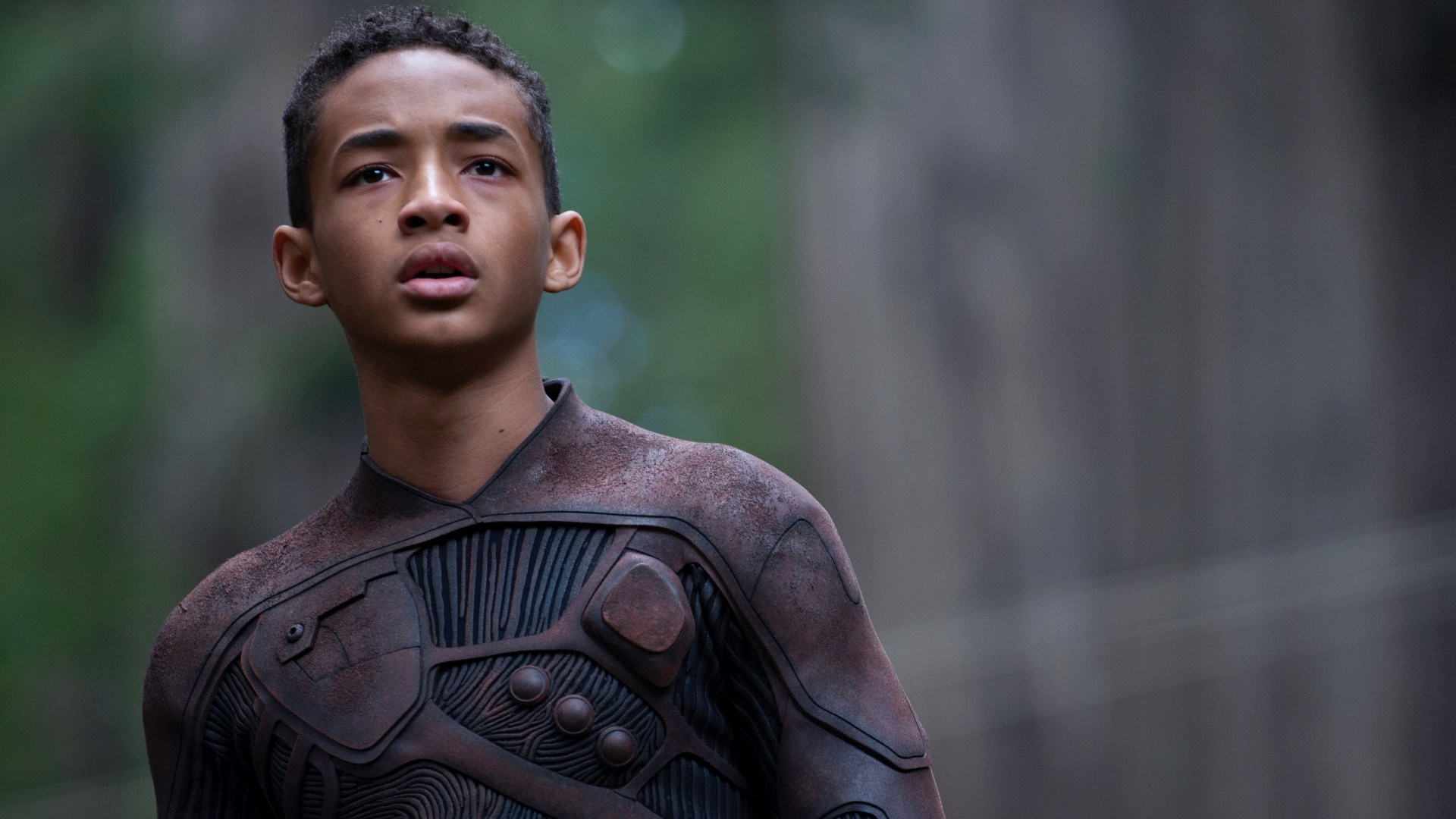 Depois da Terra (2013)O ator Jaden Smith enfrenta um planeta inóspito para salvar sua vida e a do pai depois que a nave em que vive cai na Terra. A ficção científica futurista que traz Jaden e Will Smith juntos de volta às telas tem lançamento previsto para 7 de junho. - Divulgação / Sony Pictures