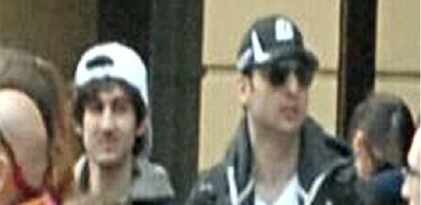 Os suspeitos Dzhokhar A. Tsarnaev (esq.) e Tamerlan Tsarnaev (dir.) - Reprodução/fbi.gov