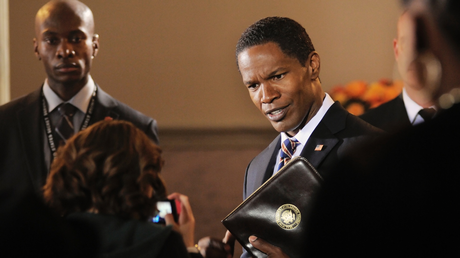 Cena do filme "O Ataque", de Roland Emmerich, estrelado por Jamie Foxx, Channing Tatum e Maggie Gyllenhaal - Divulgação / Sony Pictures