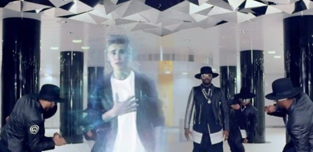 Justin Bieber e Will.i.am em cena do novo clipe "#thatPOWER" - Reprodução