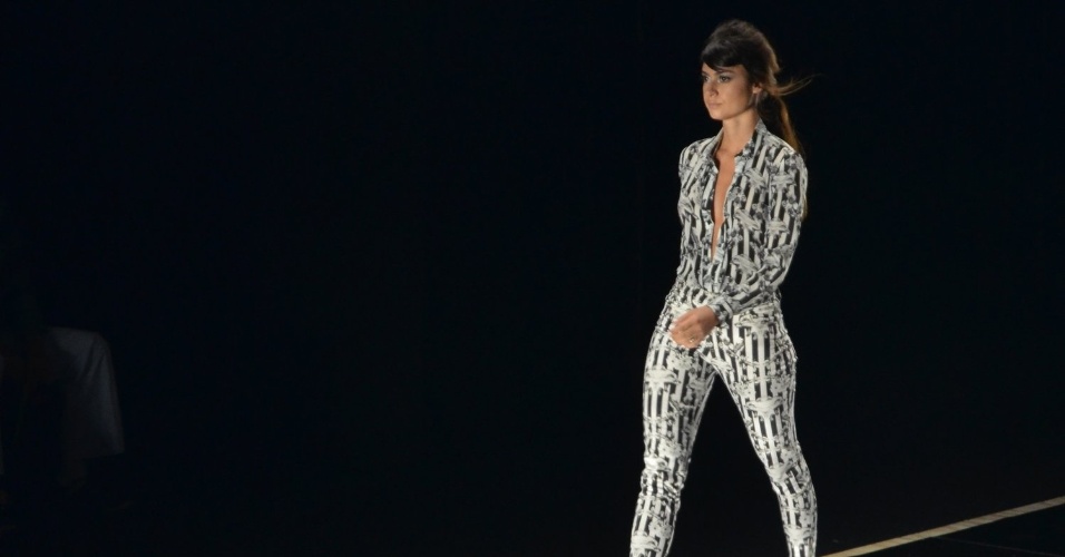 19.abr.2013 - Tayla Ayala desfila pela Auslander no Fashion Rio
