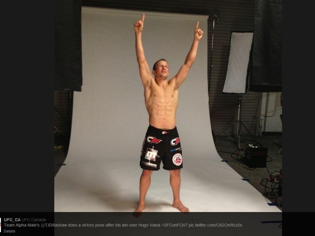 20.abr.2013 - T.J. Dillashaw comemora vitória sobre o brasileiro Wolverine no UFC on Fox 7 - Reprodução/Twitter