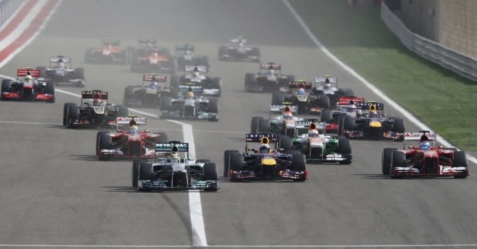 21.abr.2013 - Carros aceleram na largada do GP do Bahrein - Hamad I Mohammed/Reuters