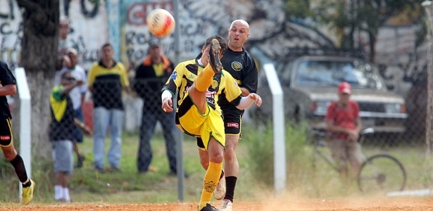 Líder Madeiras (preto) e Lagoinha (amarelo) ficaram no empate por 2 a 2