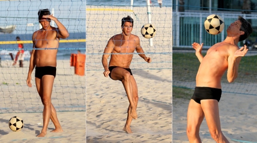 22.abr.2013 - Márcio Garcia jogou futevôlei na praia da Barra da Tijuca, zona oeste do Rio