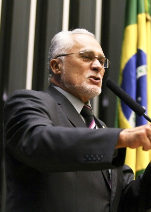 O deputado federal José Genoino (PT-SP) discursa na Câmara dos Deputados nesta terça-feira - Pedro Ladeira/Folhapress